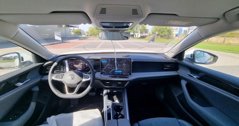 Volkswagen Passat cena 207330 przebieg: 8, rok produkcji 2024 z Mielec małe 106